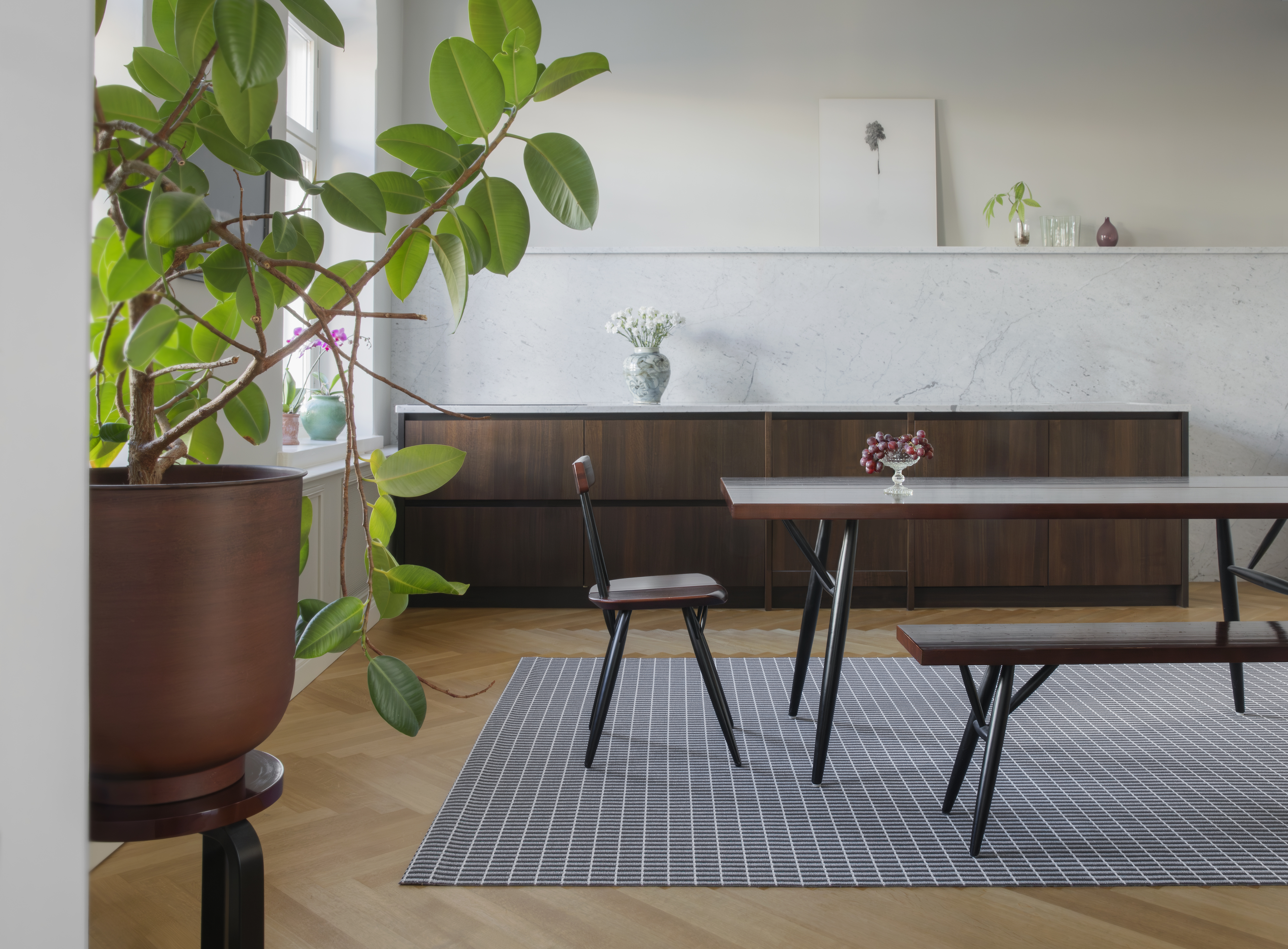 Esplanadi_145133015_dark violet-light grey-stone_dining room